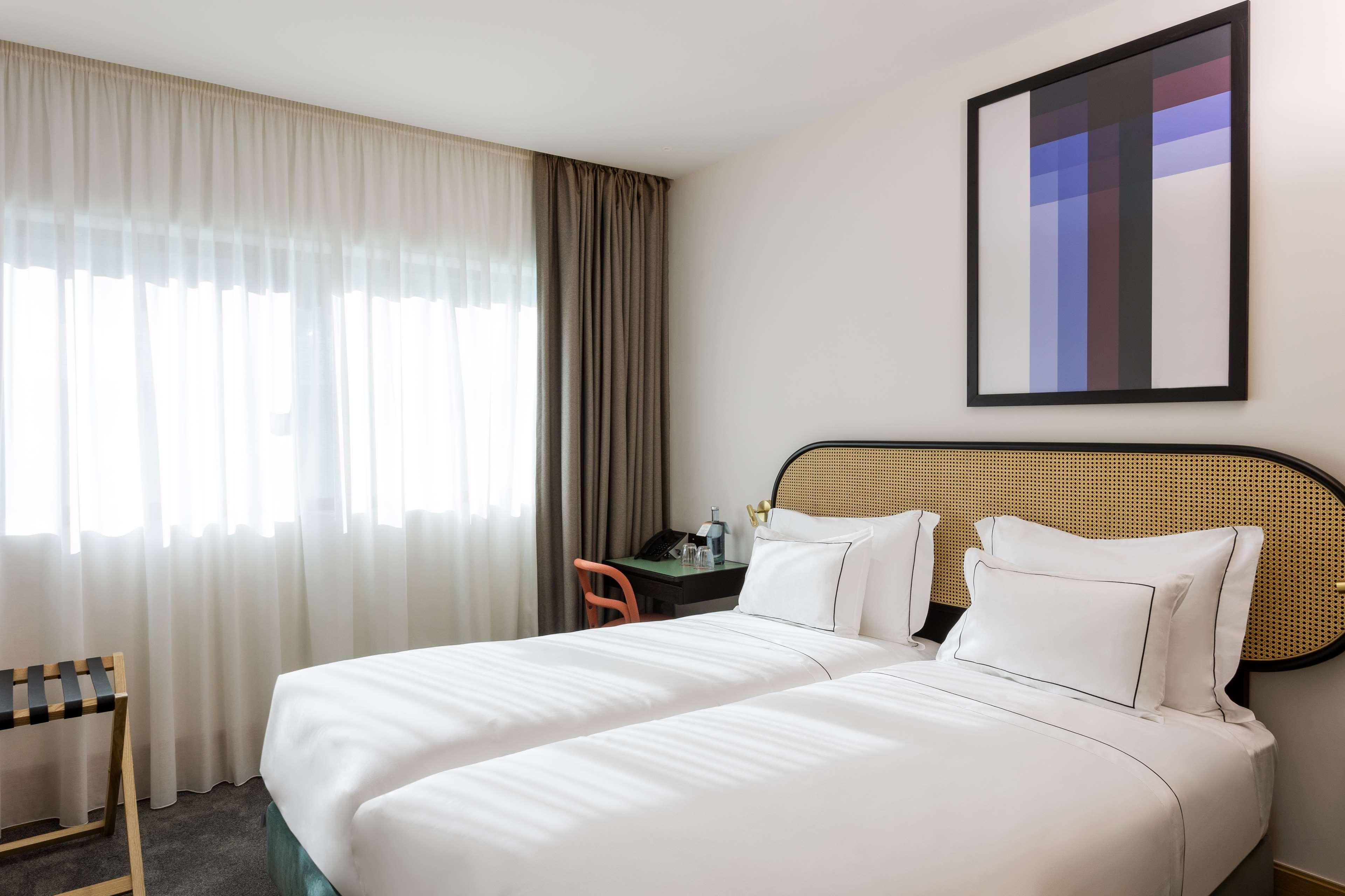 twin guest room