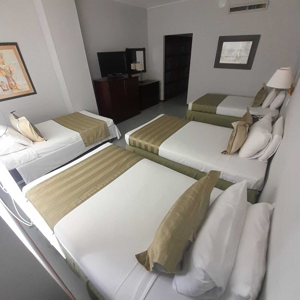 HOTEL INTERNACIONAL LA TRIADA 18/65