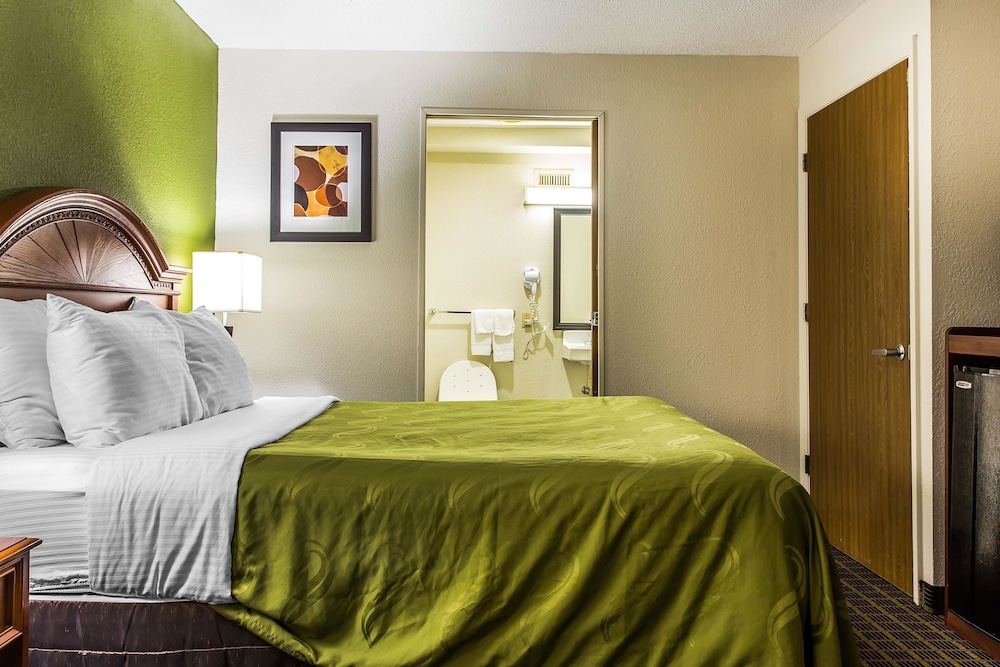 Quality Inn & Suites Orangeburg 21/32
