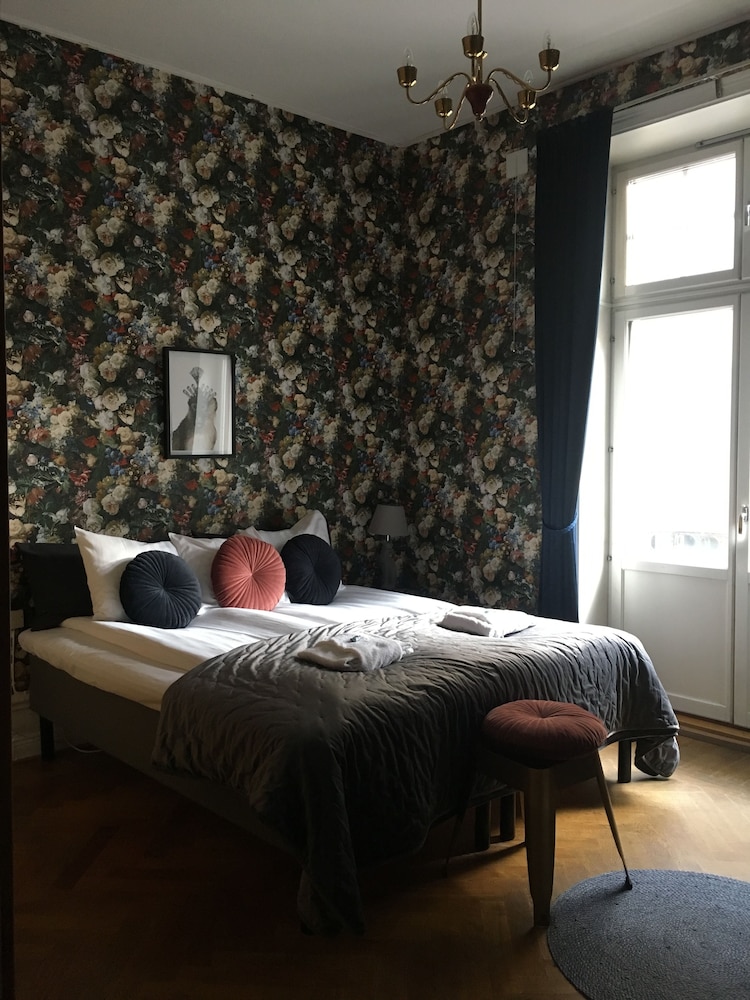 Morris Hotel 13/34