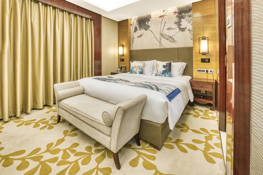 Enlux Hotel (Baotu Quanquan City Plaza) 14/59