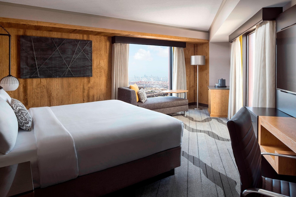 Room, King Bed, Bay View, Corner