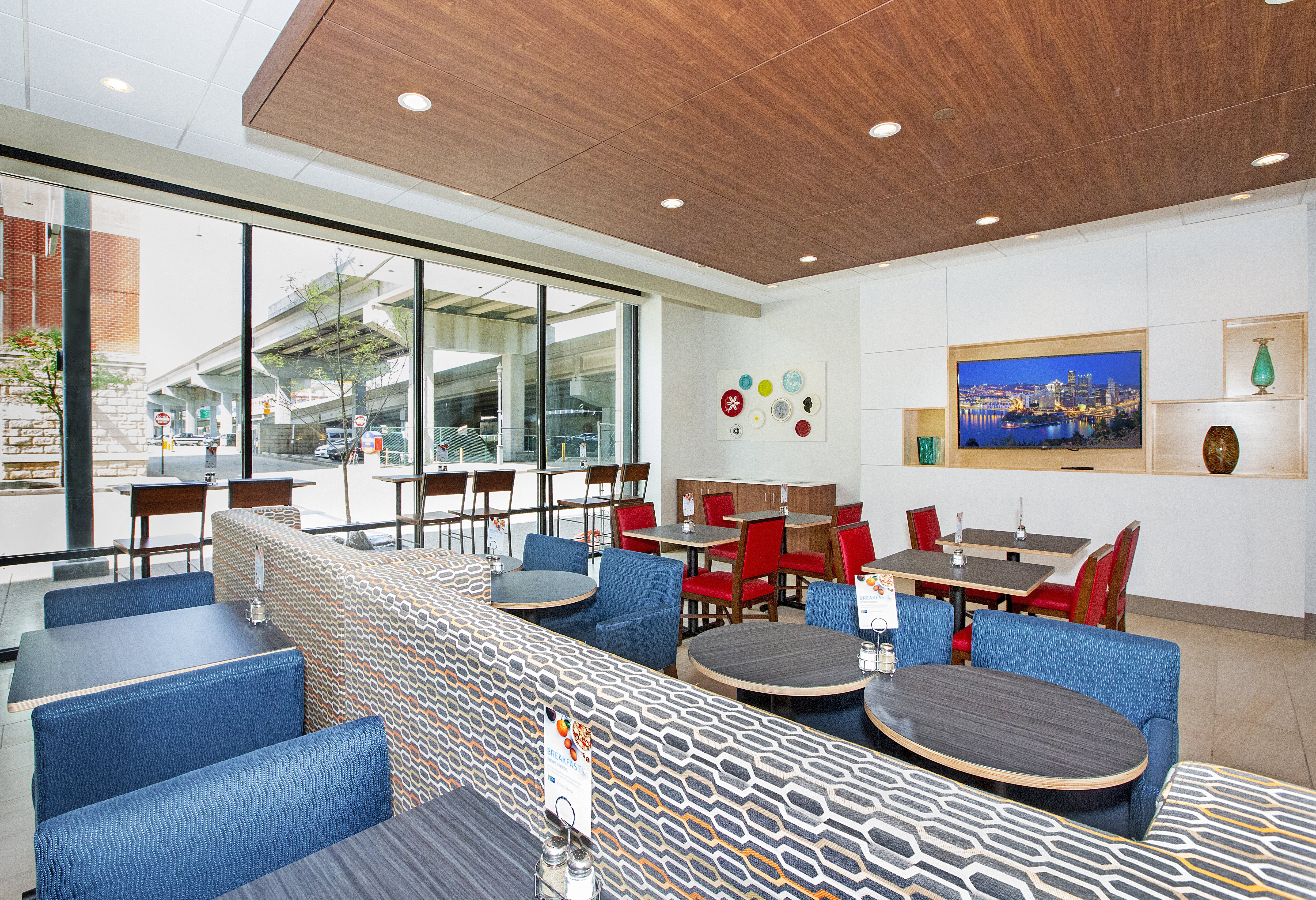 Holiday Inn Express Suites Pittsburgh North Shore 41/60