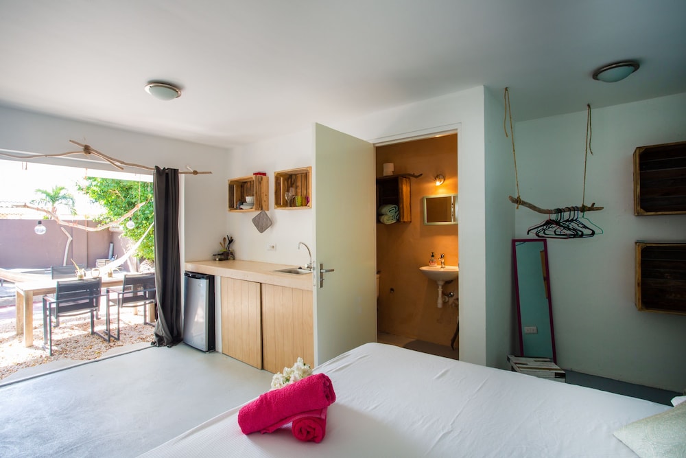 Tropical Breeze Apartments 13/49