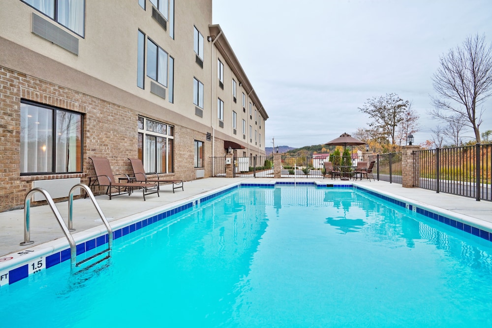 Holiday Inn Express Troutville - Roanoke North 6/60
