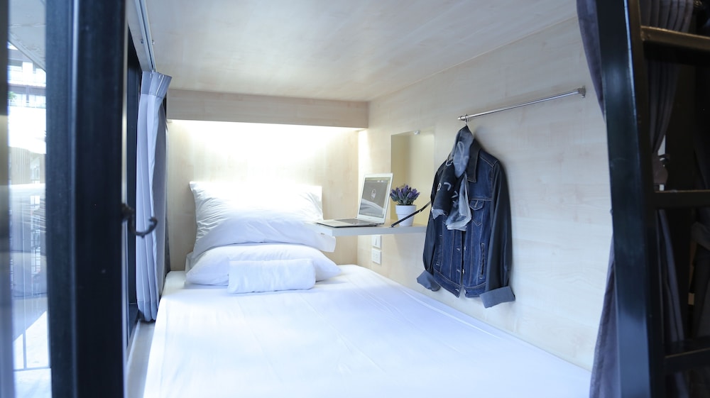 MIXED DORM, 8 BEDS