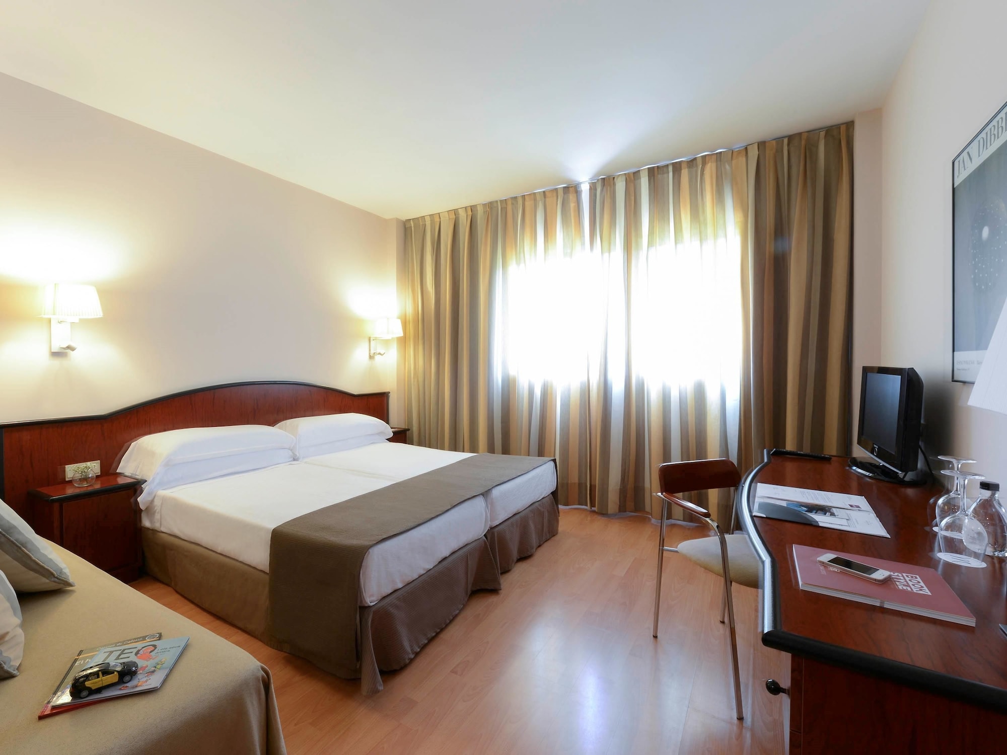 غرفة تنفيذية ثلاثية بسريرين منفصلين مع أريكة، Hotel Augusta Barcelona Valles 5/8