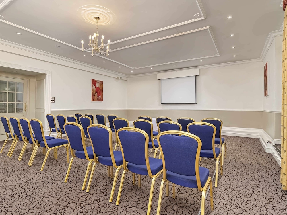 Mercure Salisbury White Hart Hotel 60/71