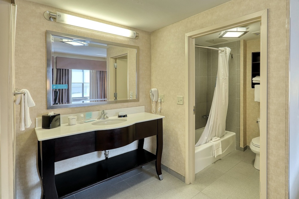 Hampton Inn & Suites Parsippany/North 12/55