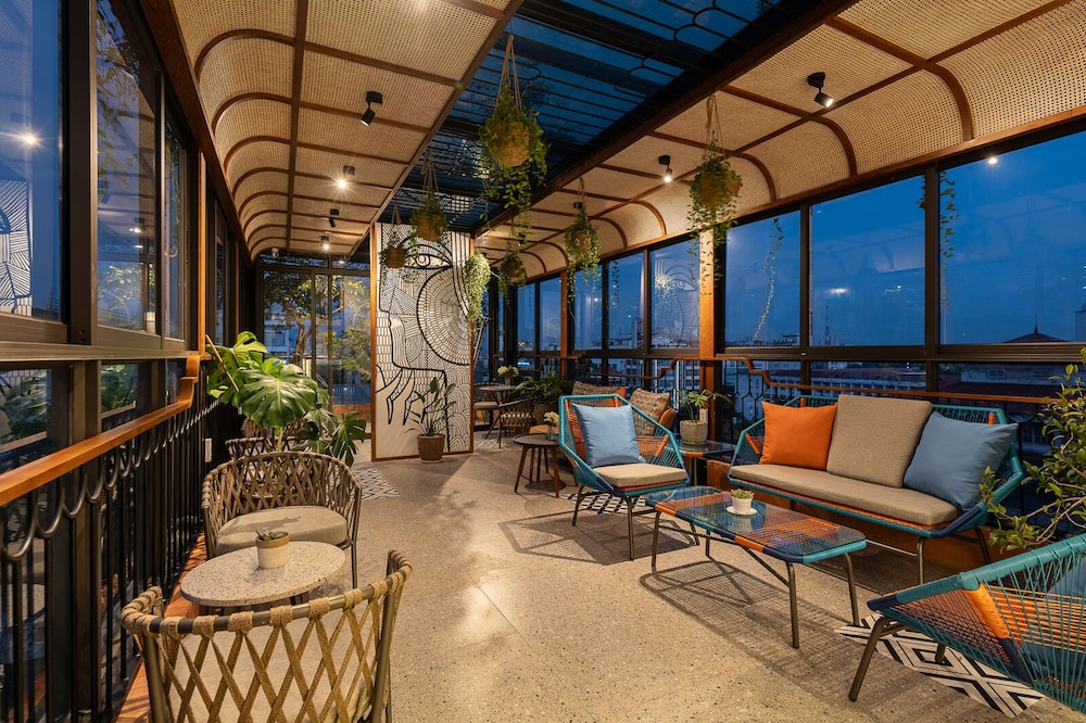 Le Parfum Apartment & Hotel 36/50