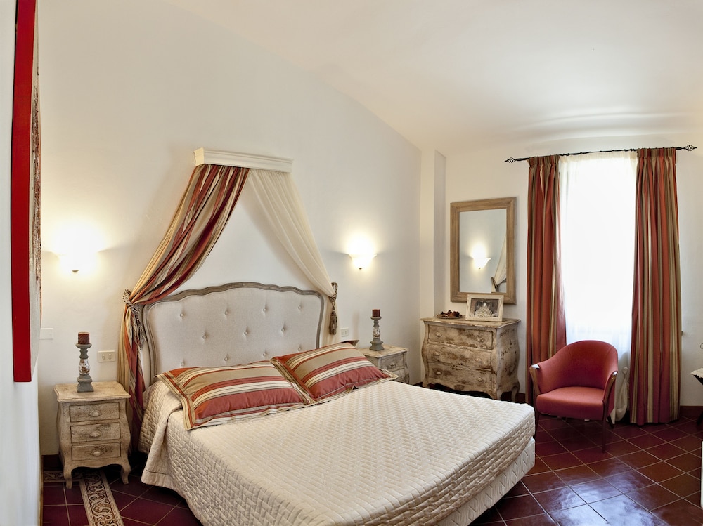 Suite, King Bed, Sofa