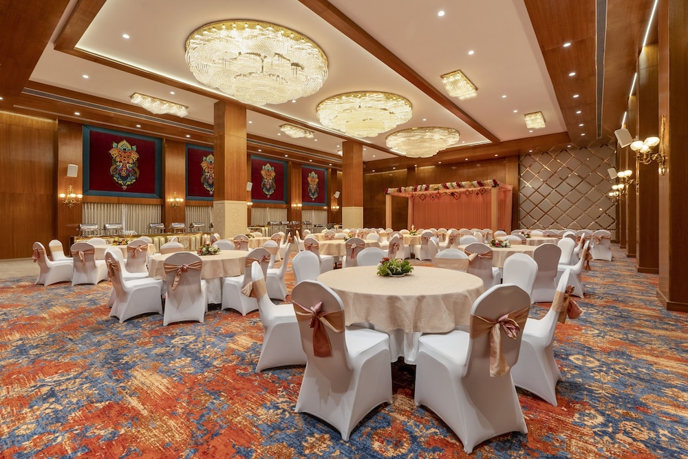 Shyama Sarovar Portico 54/64