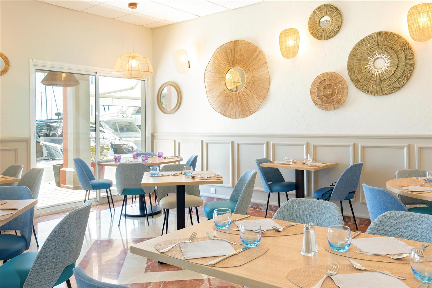 restaurant cafeteria