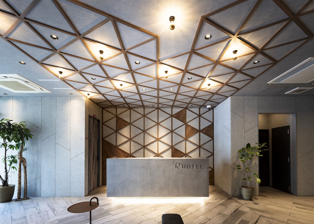 R Hotel Namba South 9/50