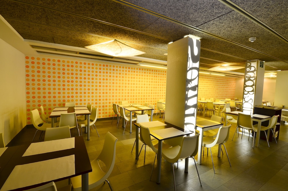 Hotel Sol Y Sombra 27/35