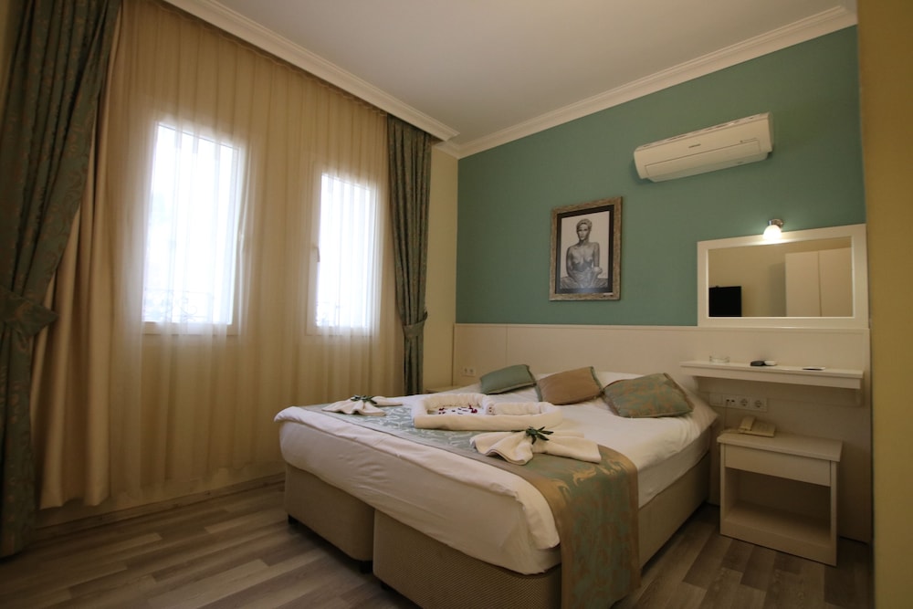 Artemis Hotel 32/69