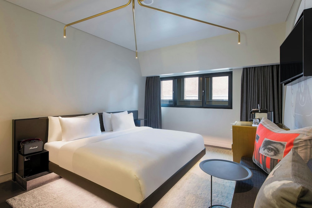Bank, Superior, King Bed