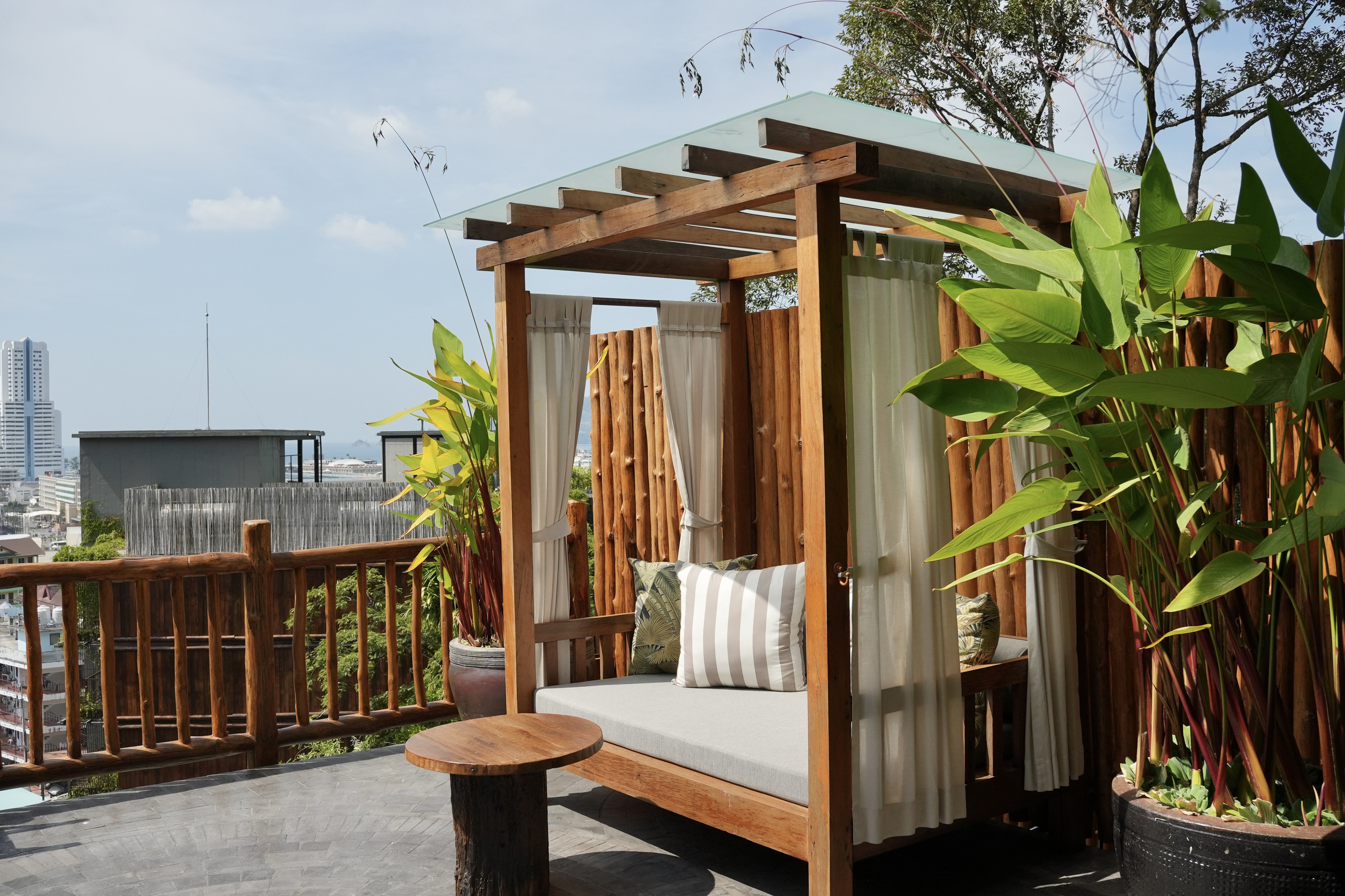 Dinso Resort in PATONG BEACH