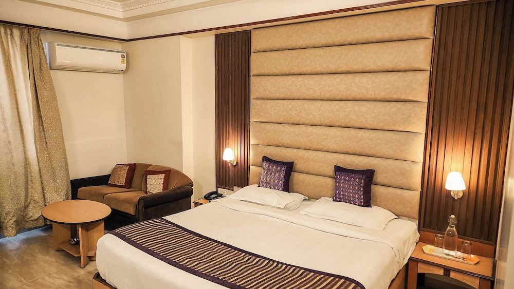 غرفة تنفيذية بسرير مزدوج بإطلالة على المدينة، HOTEL ROYAL PALACE 4/6