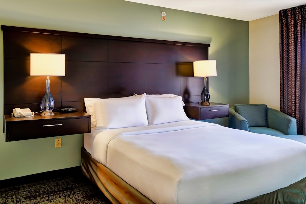 Staybridge Suites Madison-East 18/52
