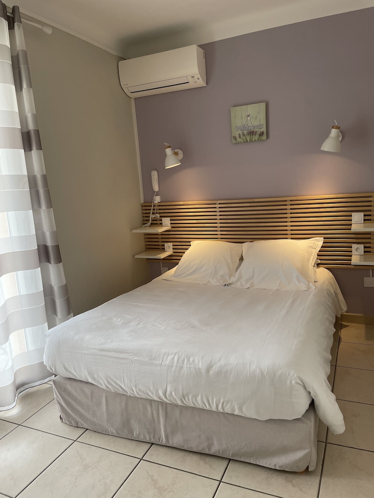HOTEL LE CLEMENT V 22/66