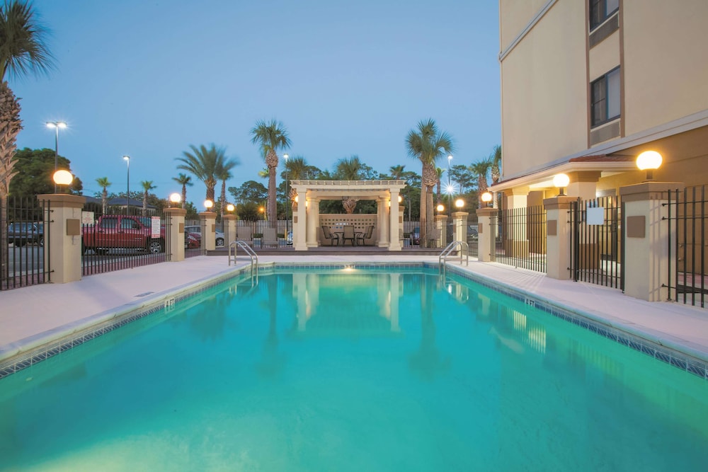La Quinta Inn & Suites by Wyndham Fort Walton Beach 22/24