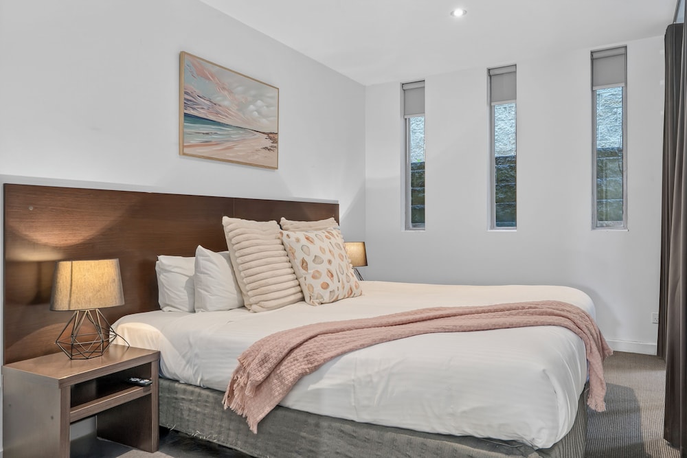 The Dolphin Apartments 24/69
