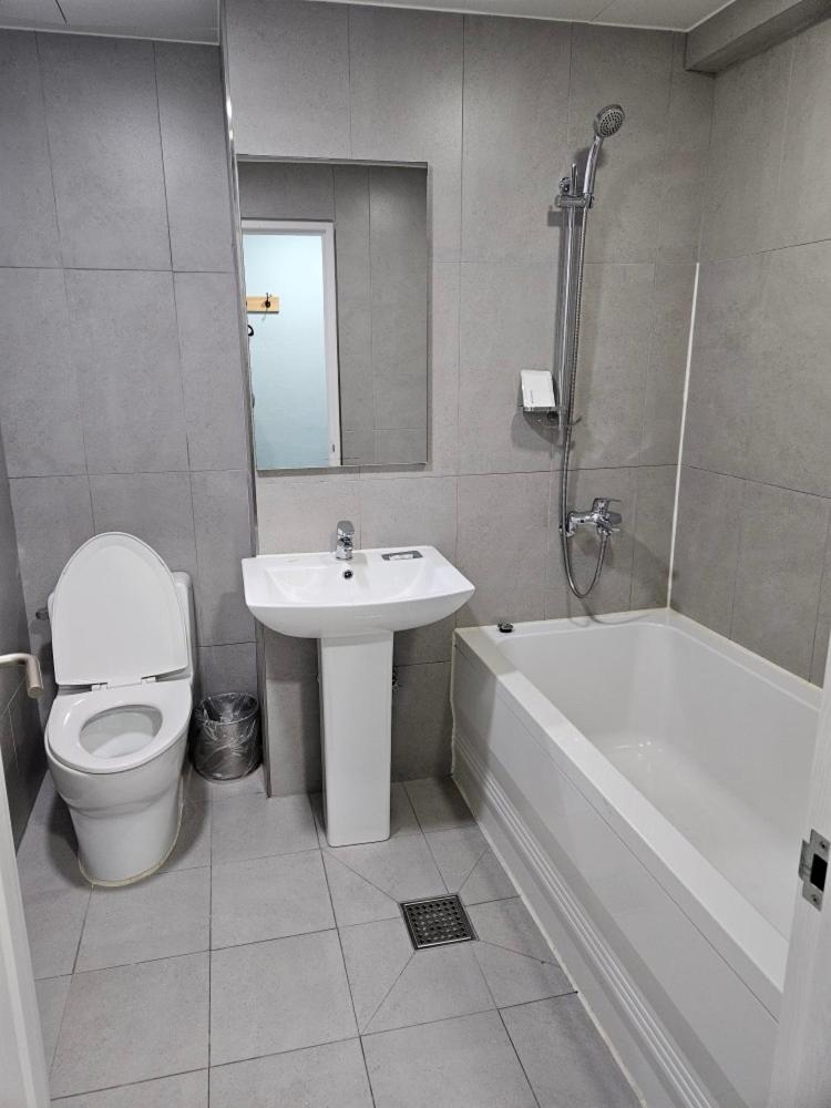 Junoh Hotel 23/25
