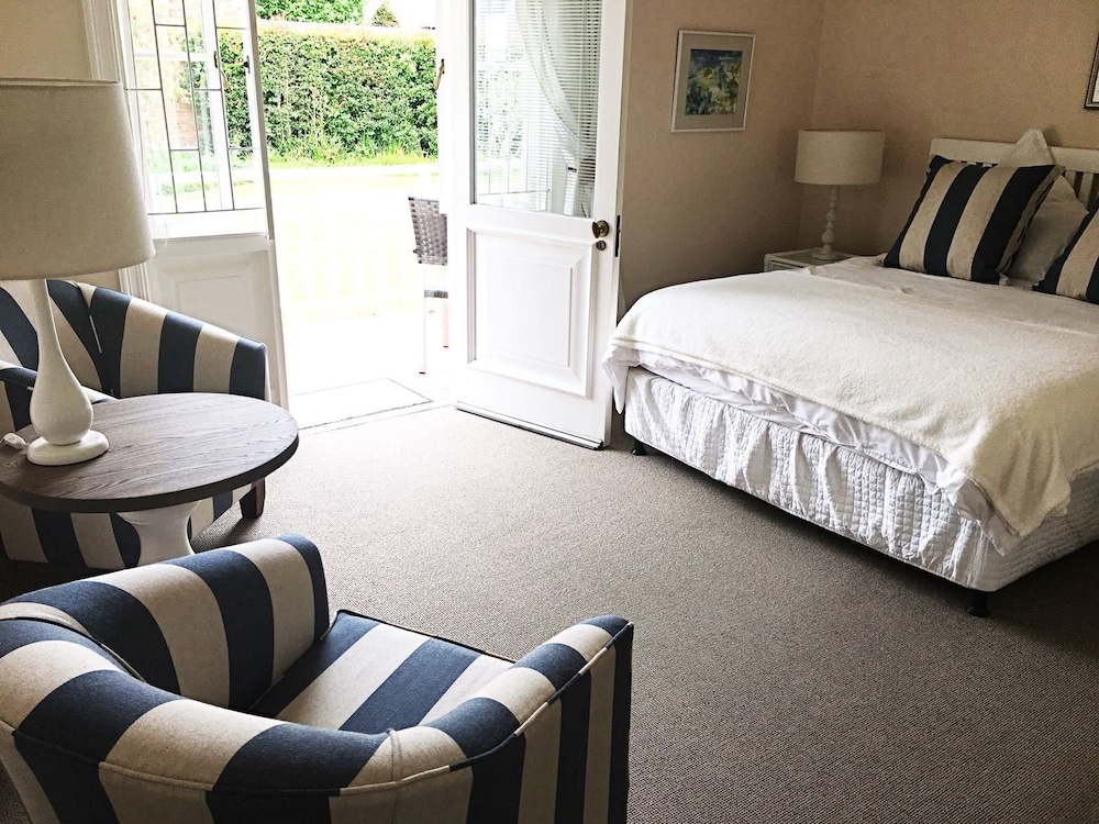 ROOM, QUEEN BED, GARDEN VIEW