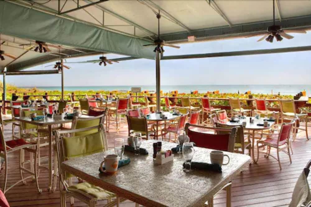 The Singer Oceanfront Resort, Curio Collection by Hilton 48/56