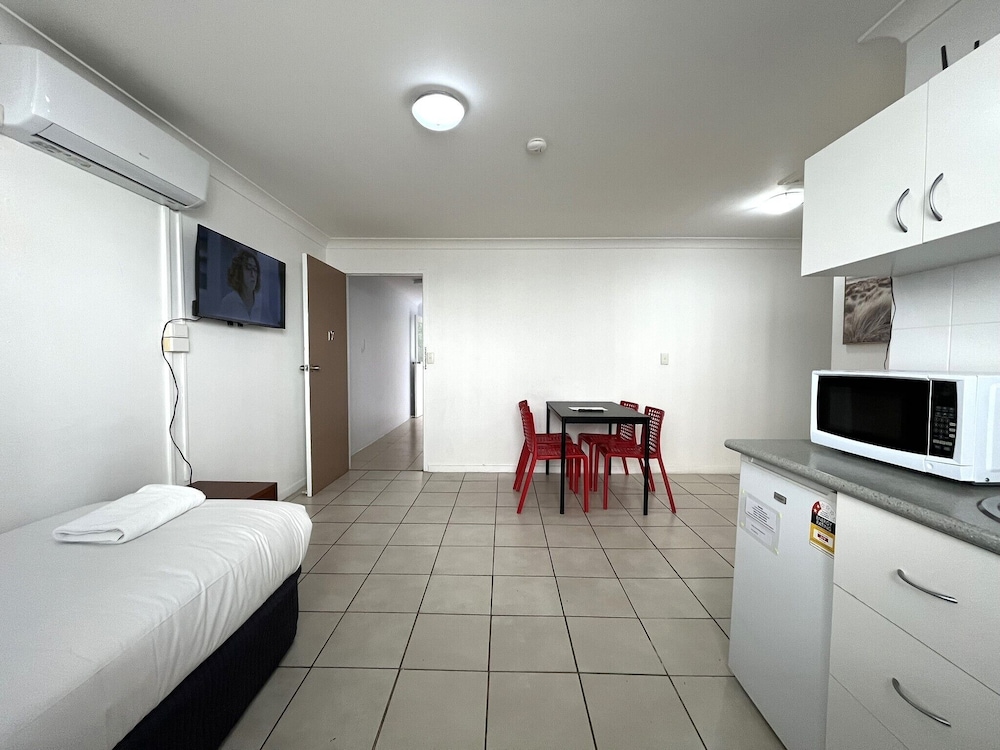 Browns At Broadbeach 14/50