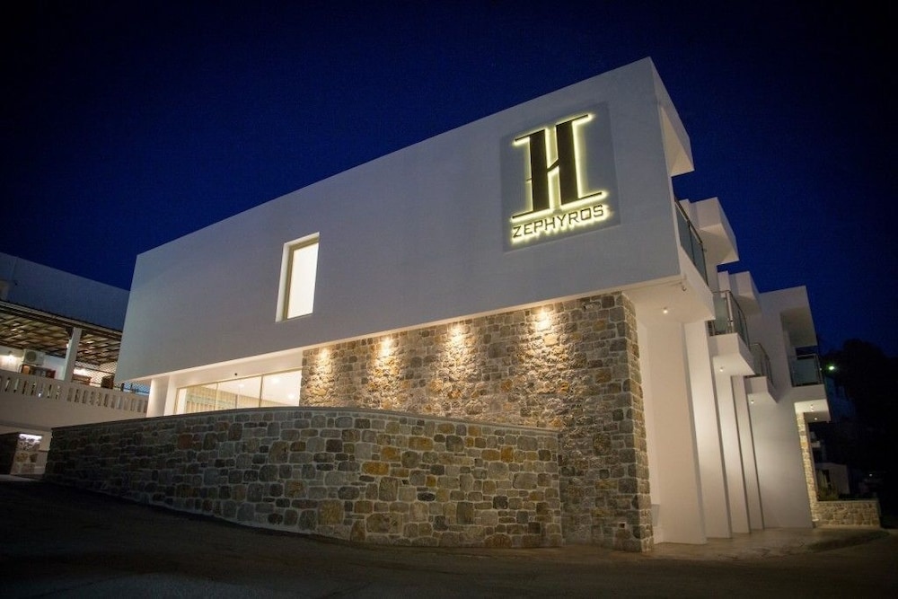 Zephyros Hotel 2/39