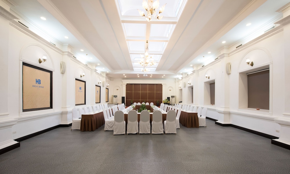 Hoa Binh Hotel 53/69