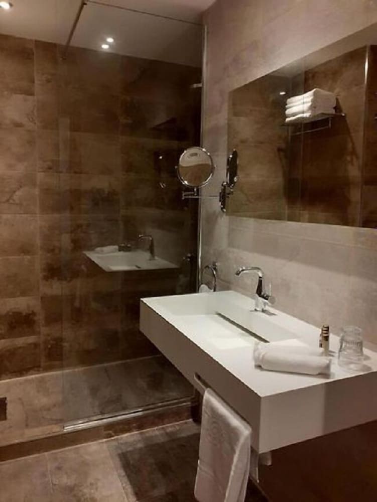 RODINA Hotel 46/49