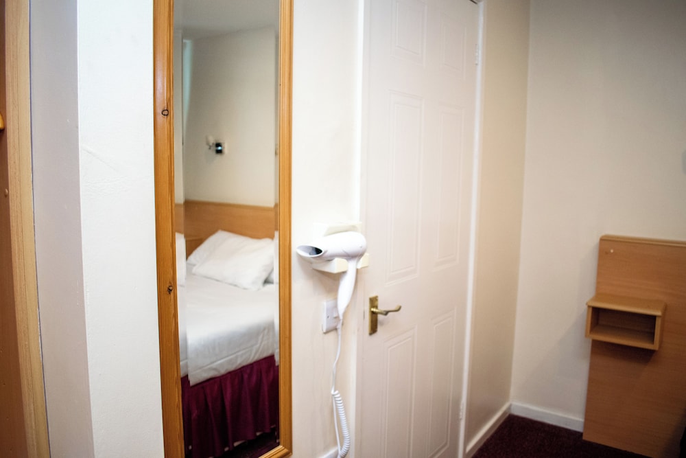 غرفة عائلية بسرير مزدوج وسرير فردي، Royal Square Hotel - NEC & Birmingham Airport 7/7