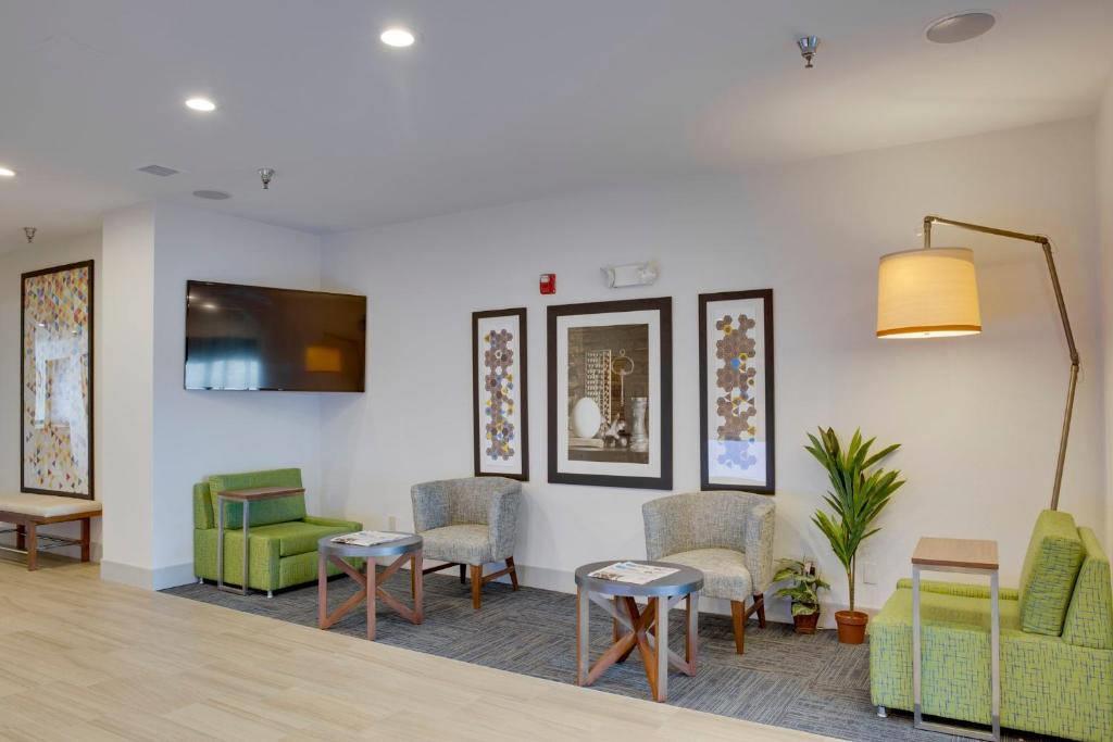 Quality Inn & Suites Bethany - Oklahoma City West 24/29