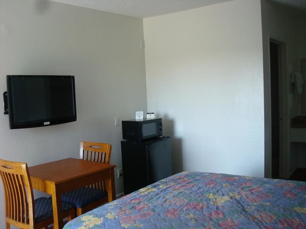 Scottish Inns Long Beach CA 8/26