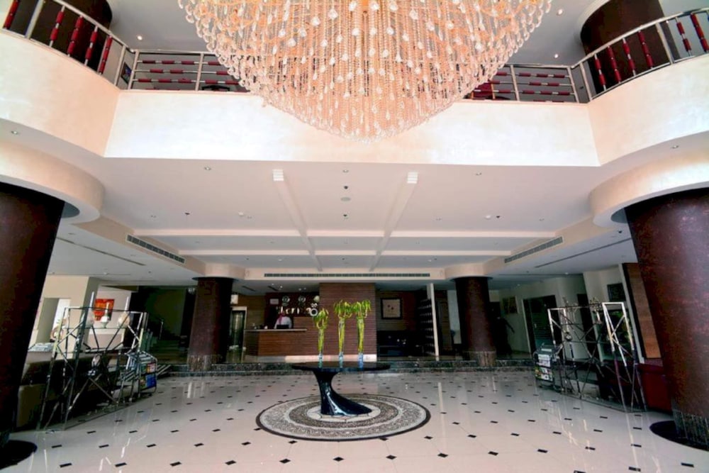 فندق ميلينيا العليا(Millennia Olaya Hotel) 11/79