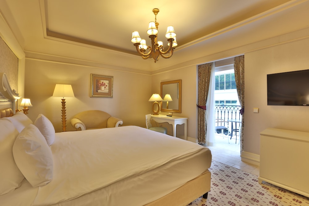 Deluxe, Double Bed, Land View