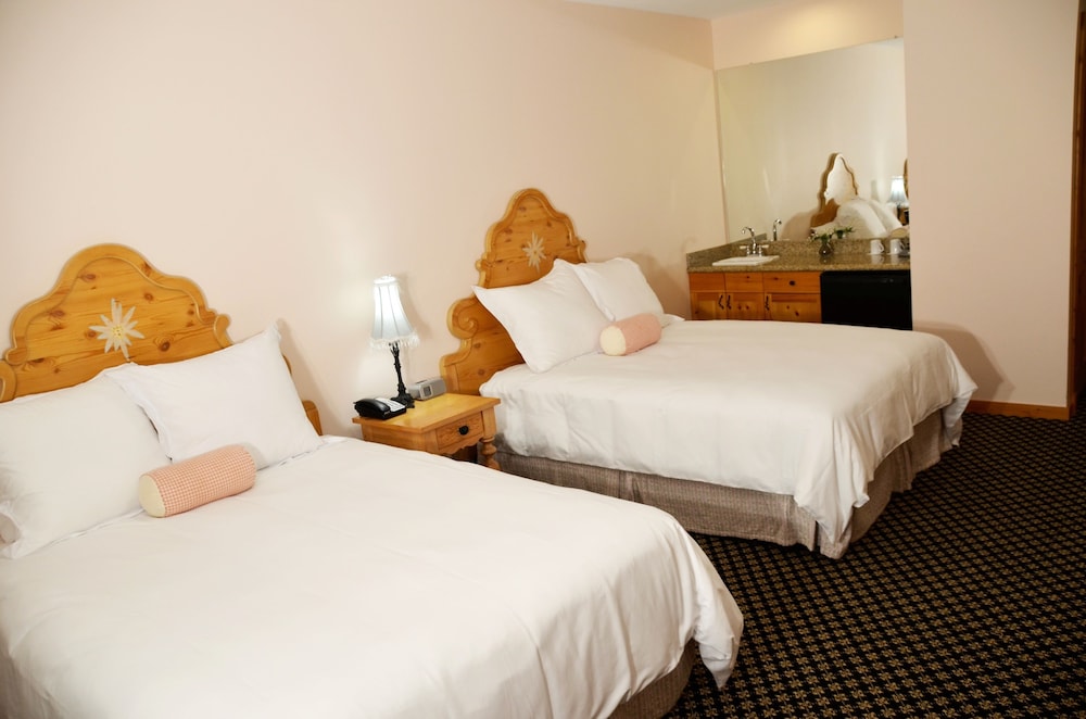 Grand, Mountain, Lodge, 2 Queen Beds