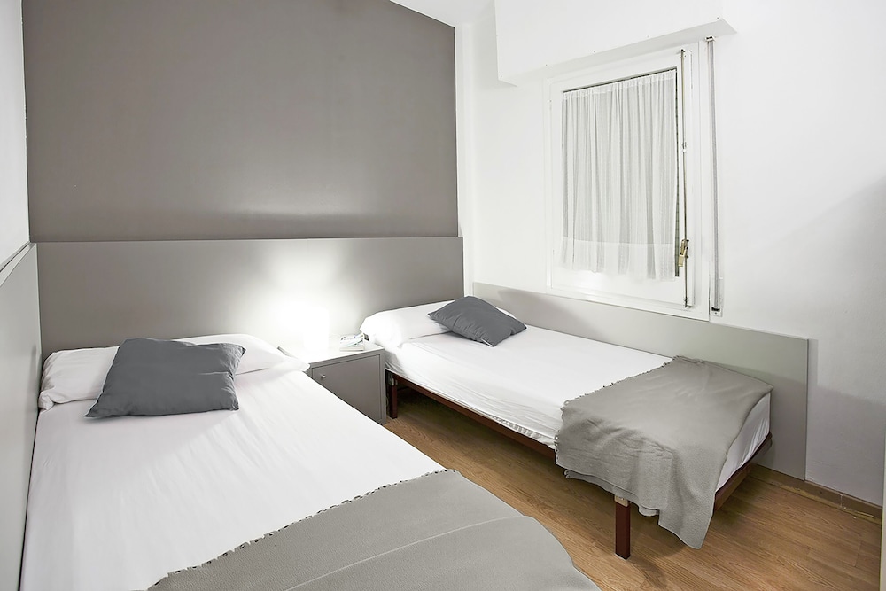 Sant Jordi Hostels Sagrada Familia 13/50