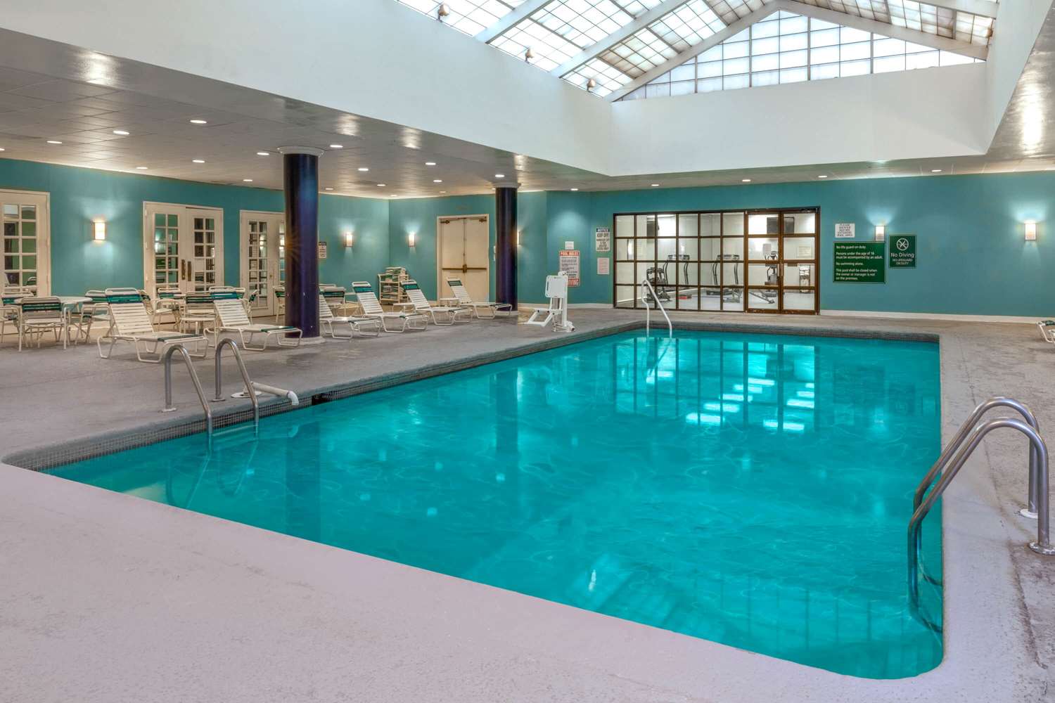 La Quinta Inn and Suites by Wyndham Secaucus Meadowlands 17/41