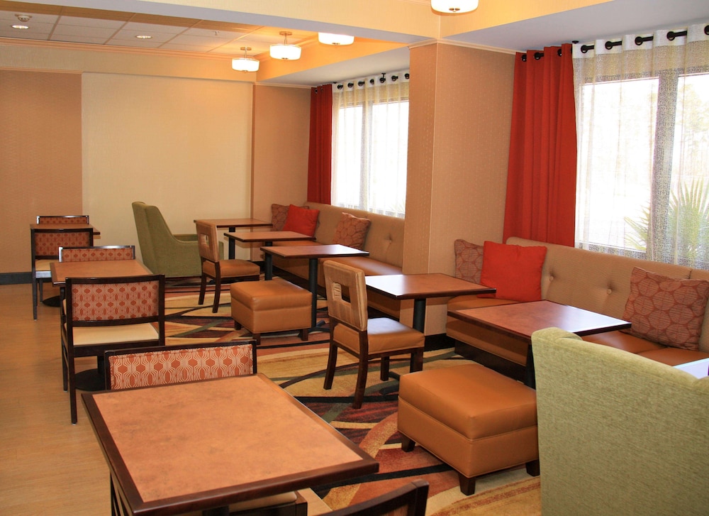 Hampton Inn Greenville, AL 32/42