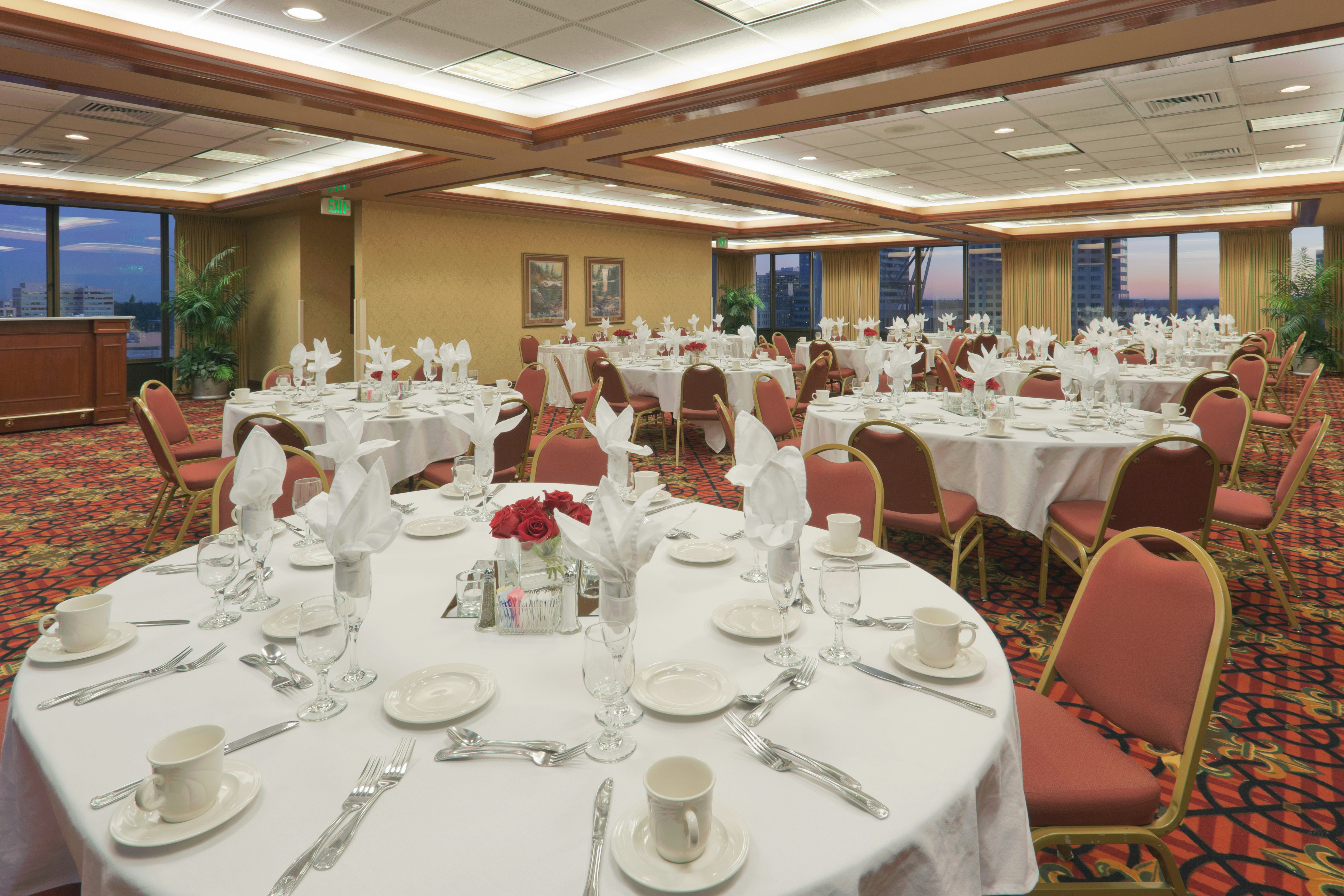 Holiday Inn Sacramento Downtown Arena 48/76