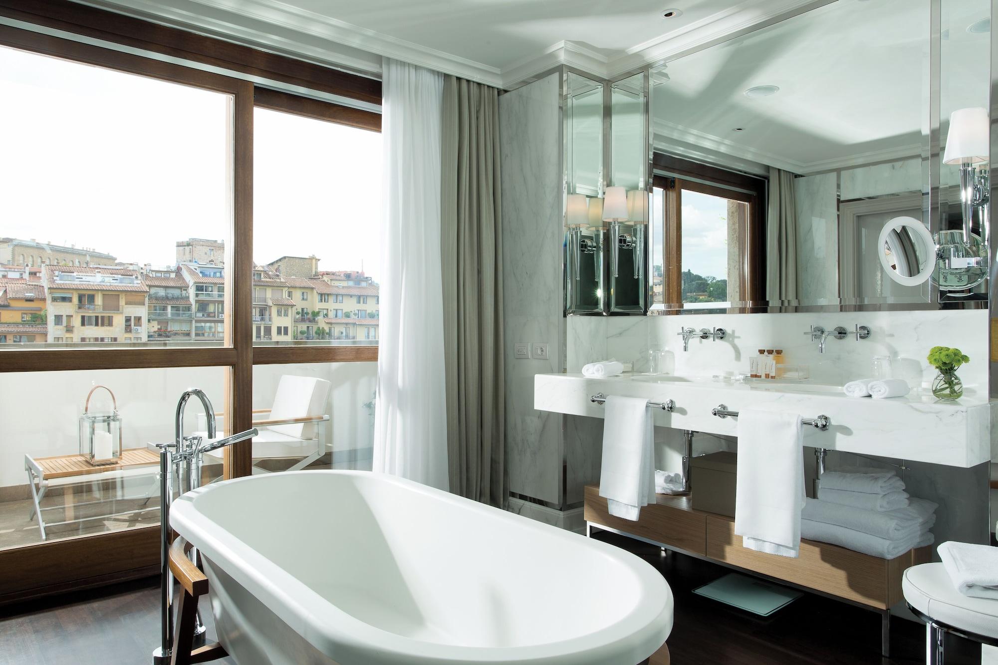 Signature, Suite, Ponte Vecchio View