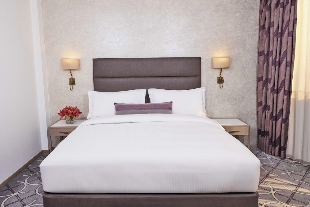 Junior Suite, King Bed, Club Lounge Access