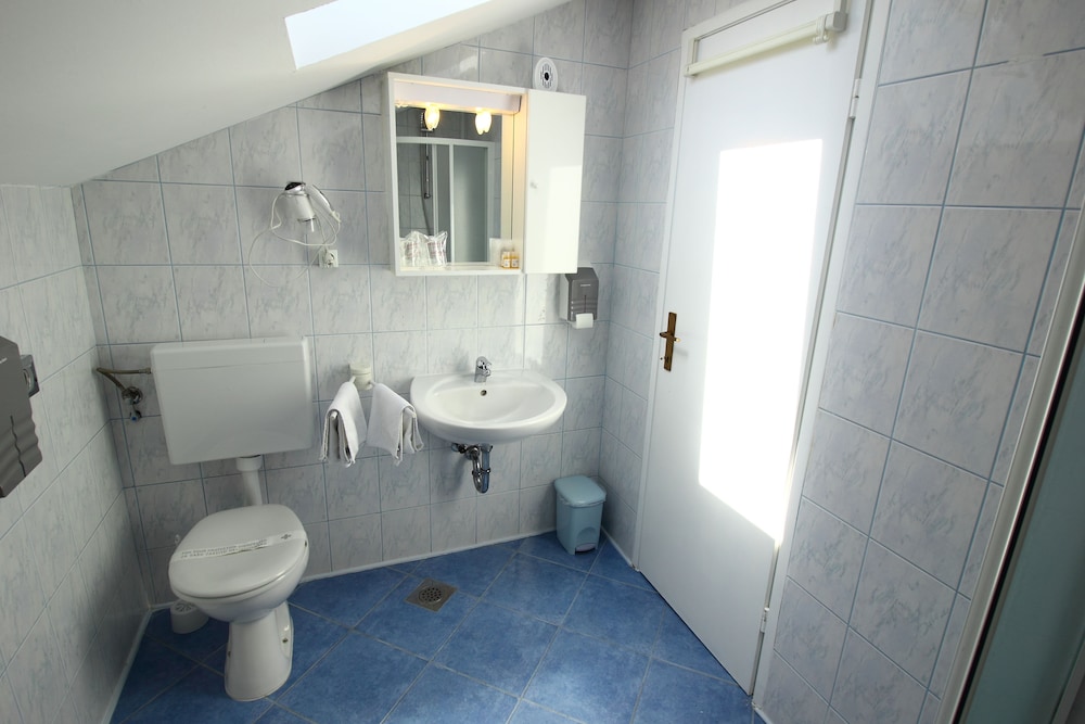 Bacan Serviced Apartments 12/64