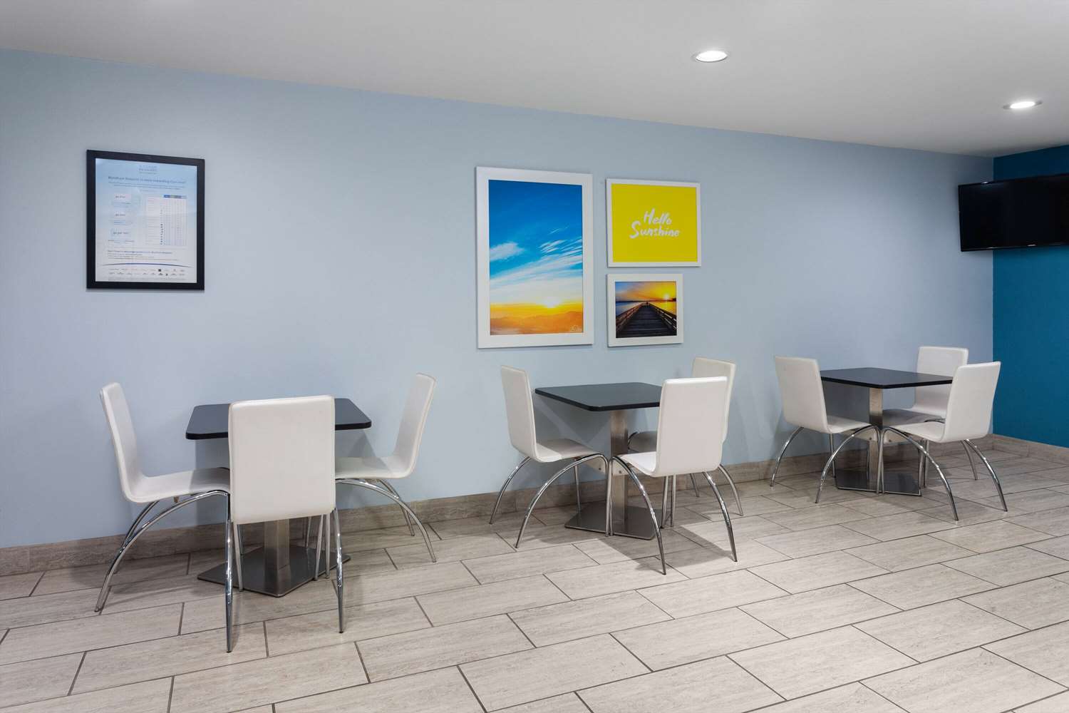 Days Inn & Suites by Wyndham Sellersburg 27/32