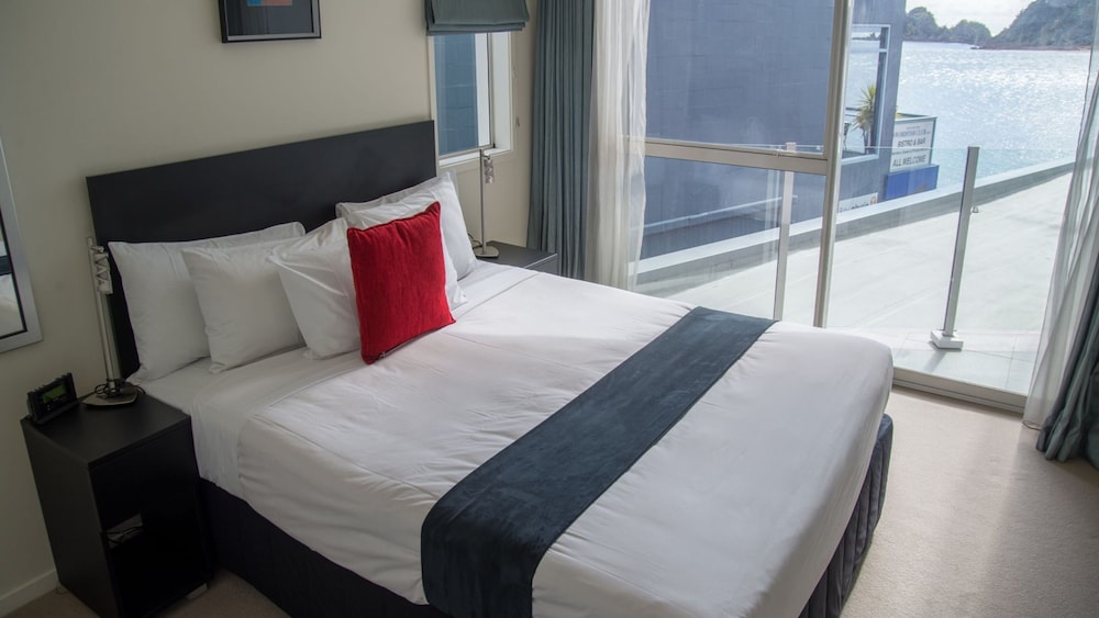 The Waterfront Suites Heritage Collection 8/50