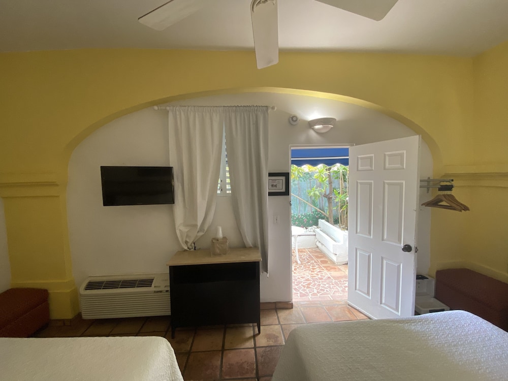 At Wind Chimes Boutique Hotel 41/77